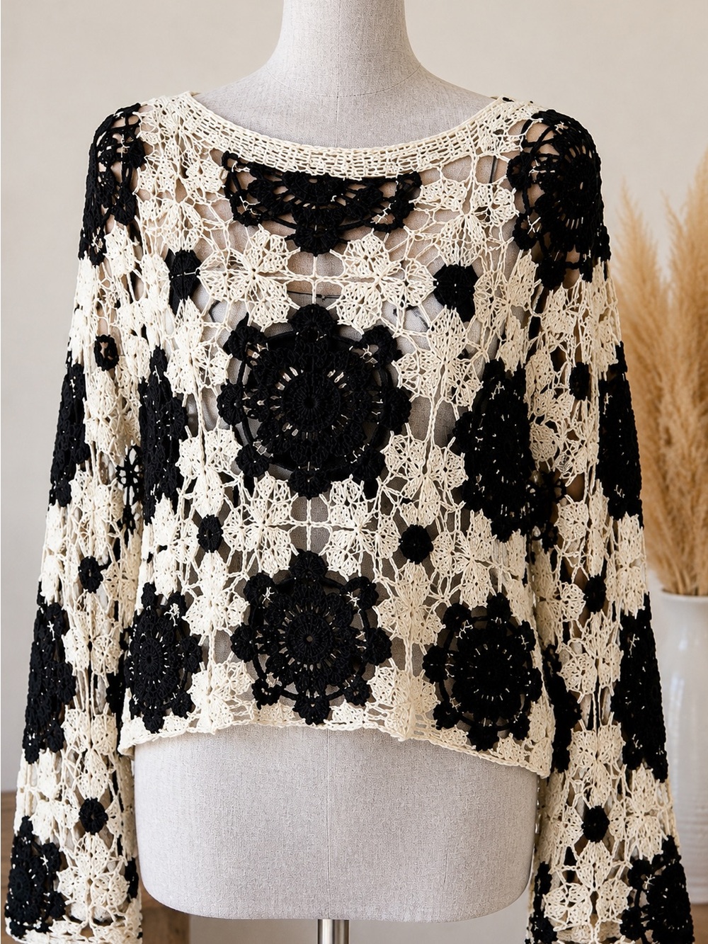 Cloth by Design Black & Cream Crochet Floral Open-Knit Sweater Large